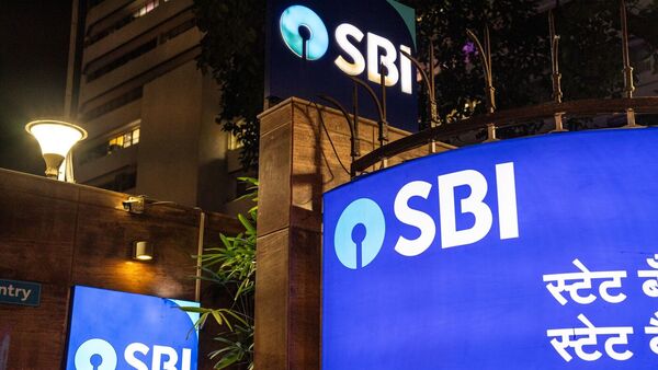 SBI’s $5 Billion Bet Against Rupee Backfires After RBI Crackdown, Losses Mount