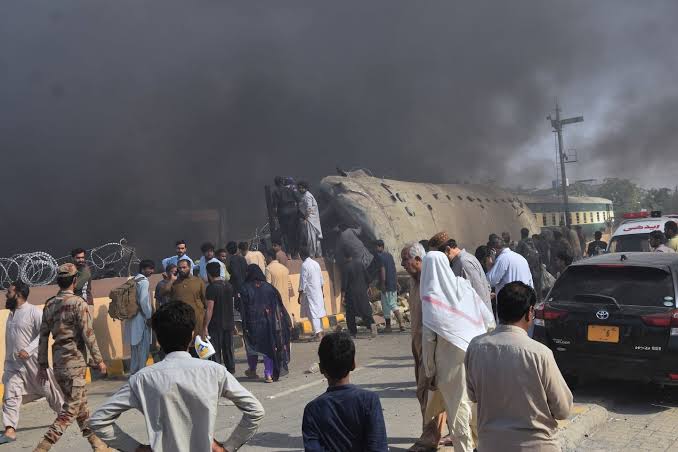Deadly Explosion Hits Passenger Train in Pakistan’s Quetta, Dozens Killed