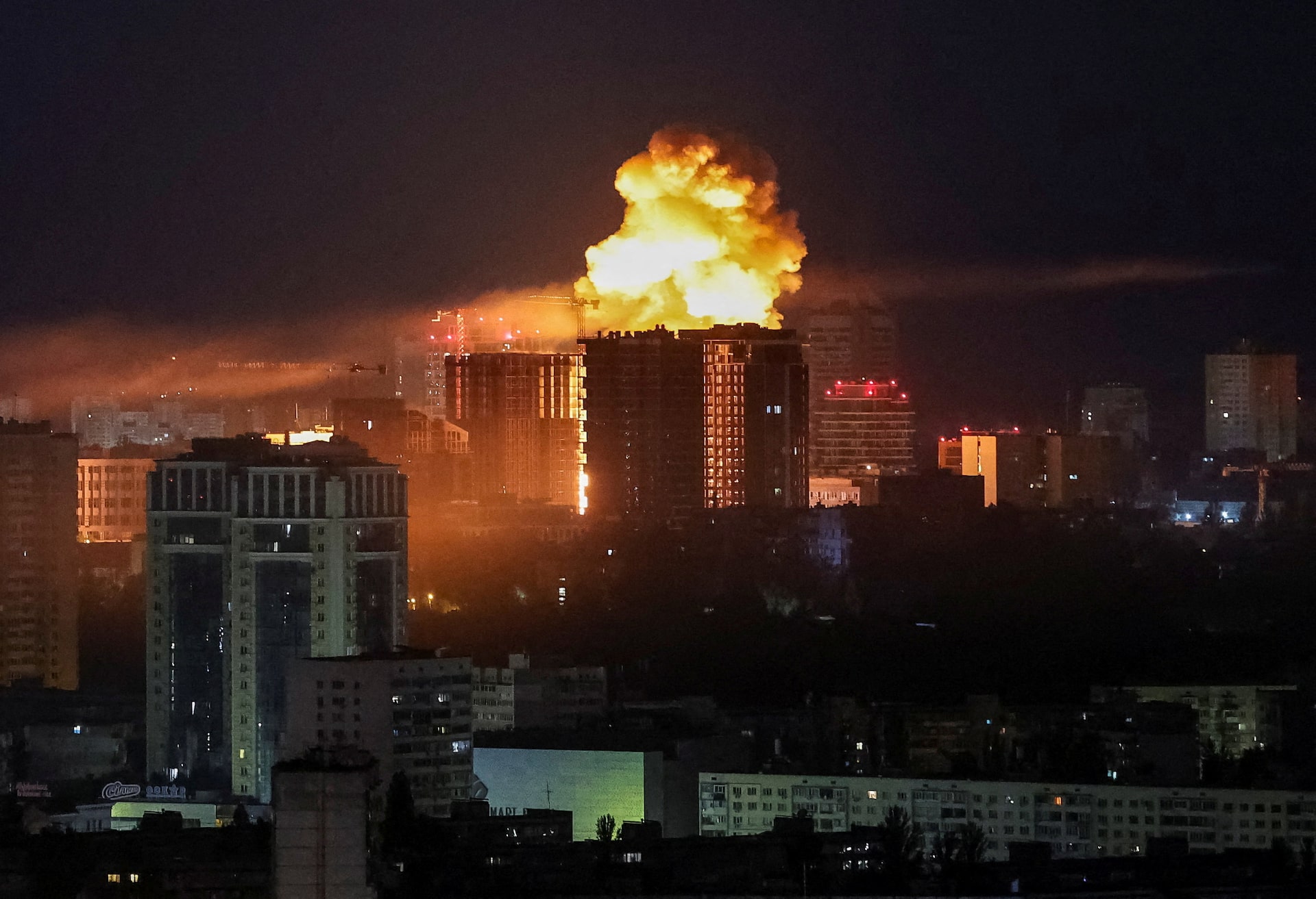 Russia’s Largest Air Assault in Weeks Hits Kyiv, Kharkiv; Multiple Fatalities Reported