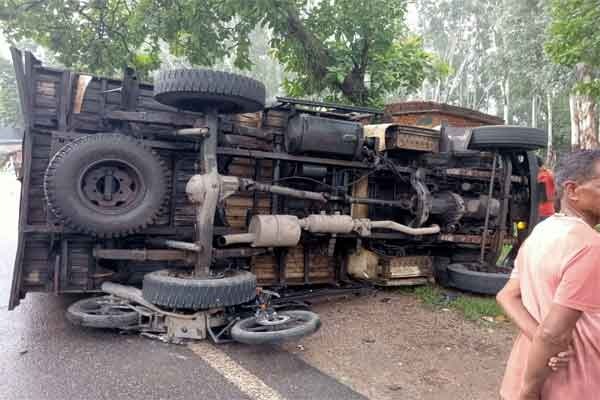 Truck Overturns After Collision on NH-75, Brother-in-Law and Teen Killed Instantly in Latehar