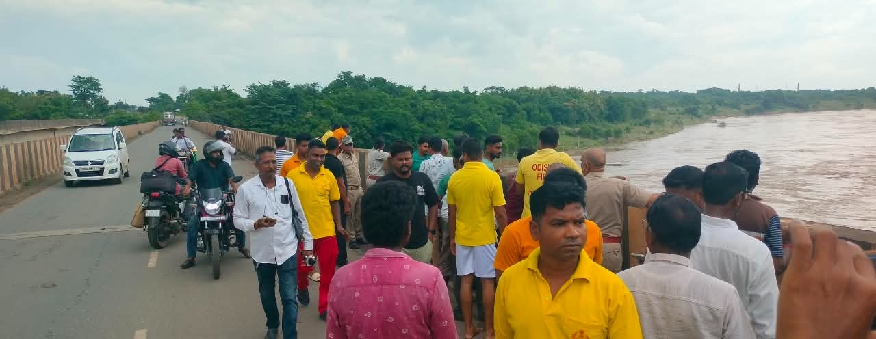 Abandoned Bike on Subarnarekha Bridge Sparks Mystery, Search Underway for Missing Rider