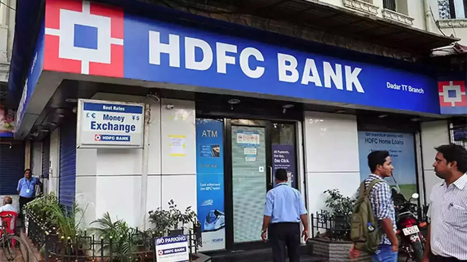 HDFC Bank begins CEO selection process, submits two names to RBI for approval