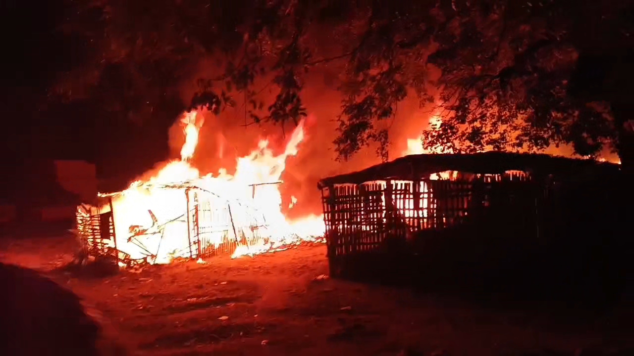 Massive Fire Destroys Vegetable Market in Dhanbad