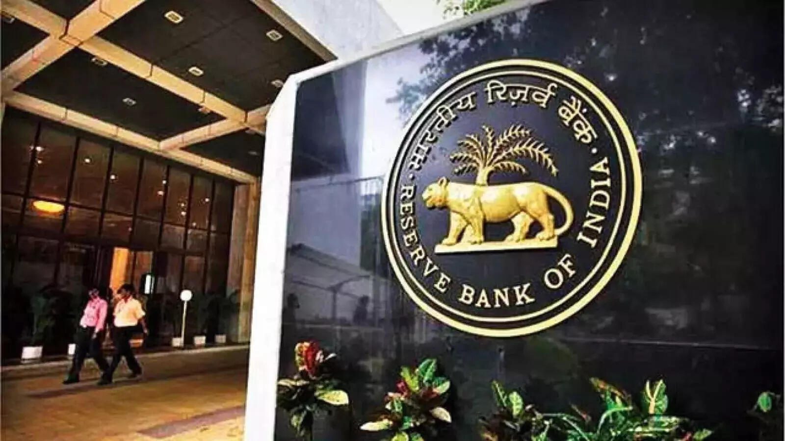 Rupee Becomes Asia’s Top Performer After RBI Intervention